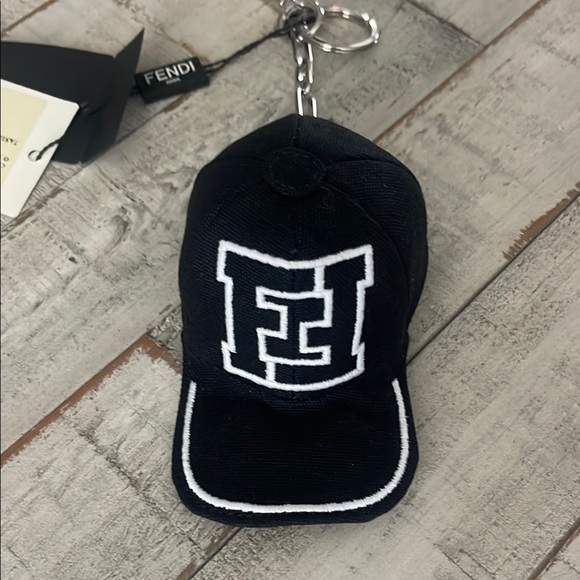 Fendi Black and White Key Holder with Iconic Logo - Picture 1 of 14